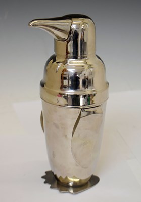 Lot 249 - 20th century stainless steel novelty cocktail shaker in the form of a penguin