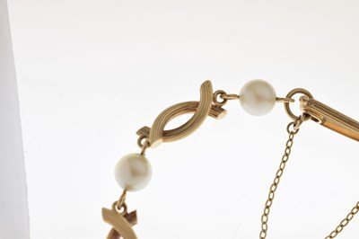 Lot 47 - Pearl yellow metal fancy link bracelet
