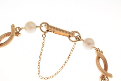 Lot 47 - Pearl yellow metal fancy link bracelet