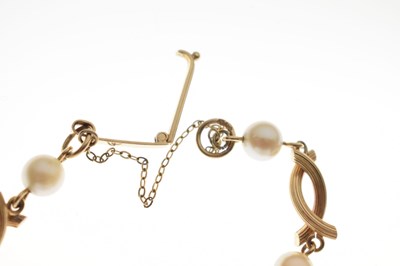 Lot 47 - Pearl yellow metal fancy link bracelet