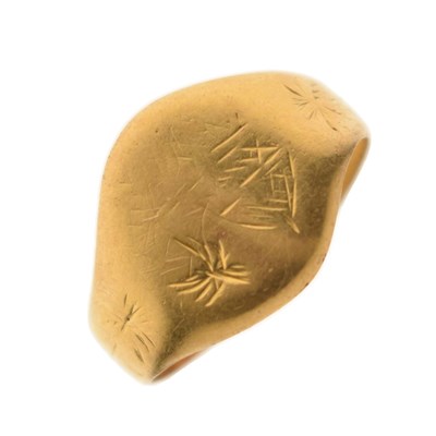 Lot 33 - Unmarked yellow metal signet ring (a/f)