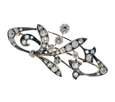 Lot 20 - Early 20th century Belle Epoque diamond brooch