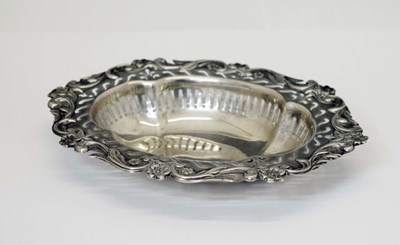 Lot 150 - Victorian silver oval bonbon dish