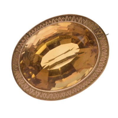 Lot 45 - Citrine oval brooch