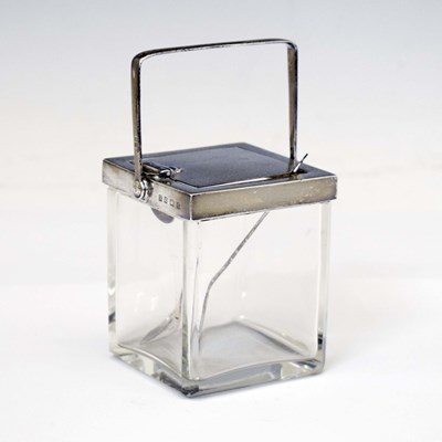 Lot 181 - Edward VII silver preserve pot