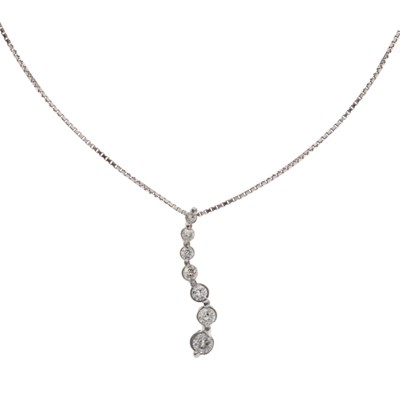 Lot 61 - Diamond 14ct white gold pendant necklace