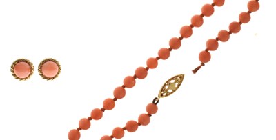 Lot 62 - Coral bead necklace and a pair of coral ear studs