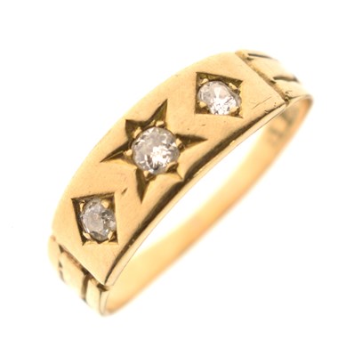 Lot 10 - Antique diamond three-stone ring