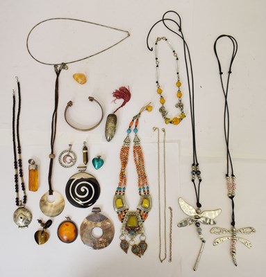 Lot 92 - Collection of silver and other costume jewellery