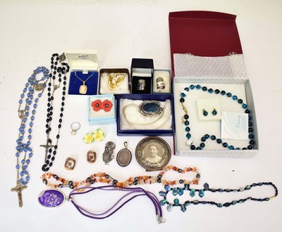 Lot 93 - Collection of costume jewellery, etc