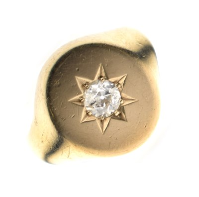 Lot 4 - Gentleman's diamond single stone 9ct gold signet ring