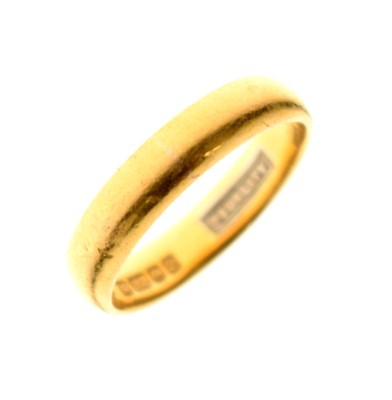 Lot 36 - 22ct gold wedding band