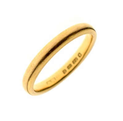 Lot 37 - 22ct gold wedding band