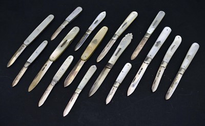 Lot 166 - Collection of fifteen silver and mother of pearl folding knives