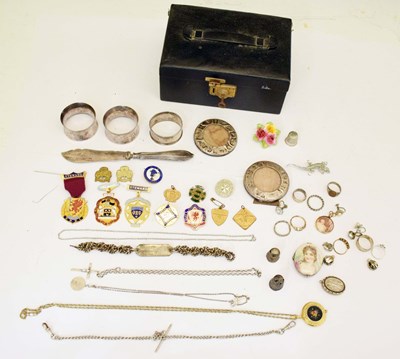 Lot 94 - Collection of costume jewellery and silver items, etc