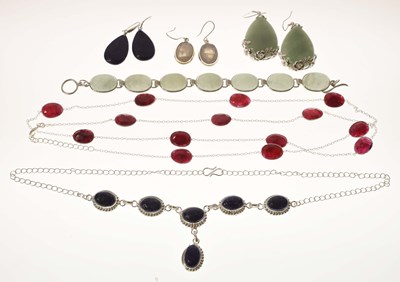 Lot 236 - Group lot of hardstone jewellery