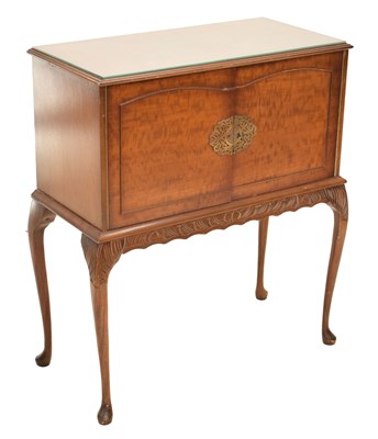 Lot 600 - Reproduction mahogany cocktail cabinet