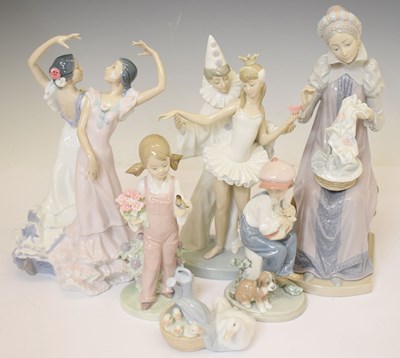 Lot 491 - Lladro - Group of porcelain figures