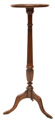 Lot 623 - Early 20th century mahogany pedestal torchère