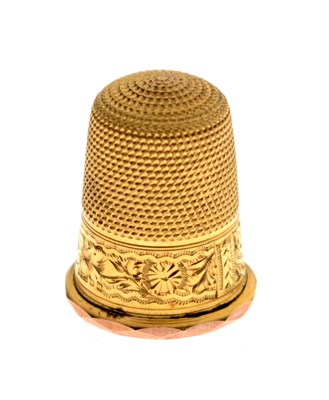 Lot 218 - George V 9ct gold thimble with floral band