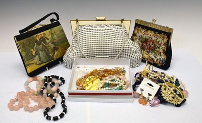 Lot 106 - Assorted costume jewellery
