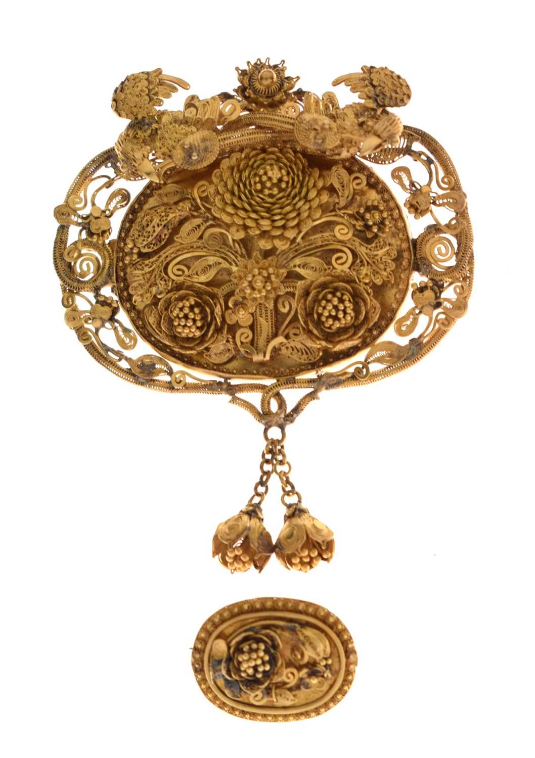 Lot 32 - 19th century East Asian yellow metal filigree brooch