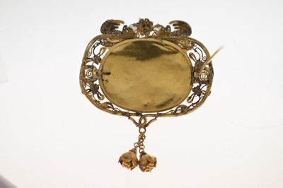 Lot 32 - 19th century East Asian yellow metal filigree brooch