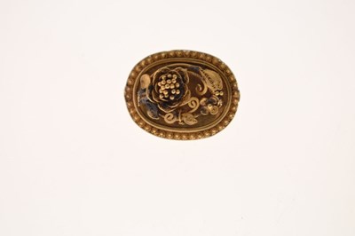 Lot 32 - 19th century East Asian yellow metal filigree brooch