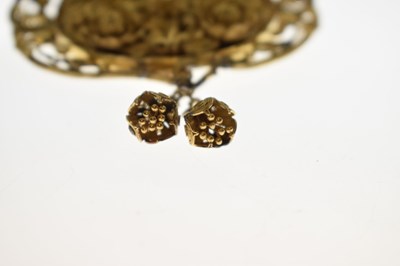 Lot 32 - 19th century East Asian yellow metal filigree brooch