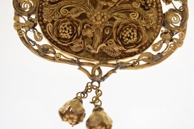 Lot 32 - 19th century East Asian yellow metal filigree brooch
