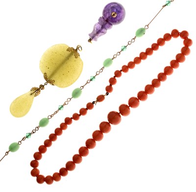 Lot 107 - Small collection of jewellery to include coral necklace, amethyst gourd pendant etc