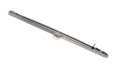 Lot 160 - White-metal bar brooch set single cultured pearl