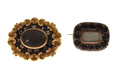 Lot 162 - George IV memorial 'lace pin' brooch to Alice Harrison, plus a mourning brooch (2)