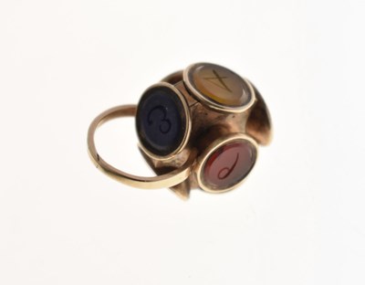 Lot 51 - 19th century multi hardstone seal 'wheel' fob