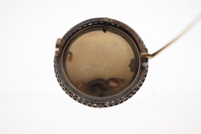 Lot 48 - Late 19th/early 20th century diamond enamelled brooch