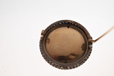 Lot 48 - Late 19th/early 20th century diamond enamelled brooch