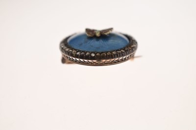 Lot 48 - Late 19th/early 20th century diamond enamelled brooch