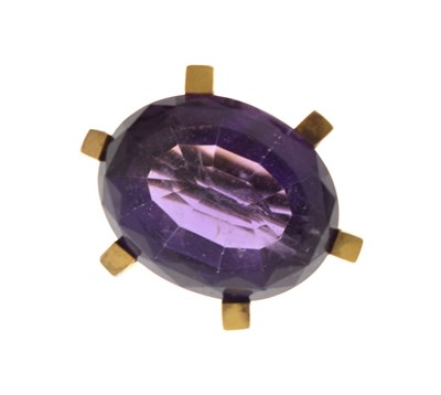 Lot 157 - Amethyst-coloured stone yellow metal brooch, stamped 15ct