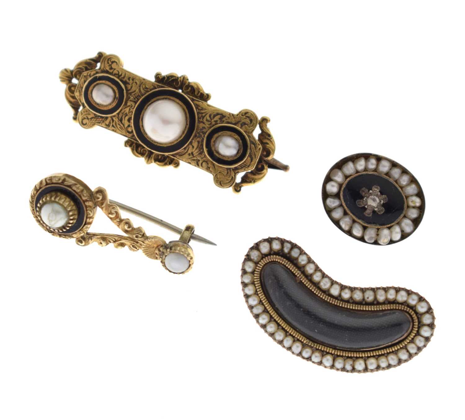 Lot 42 - Group of 19th century and later mourning brooches