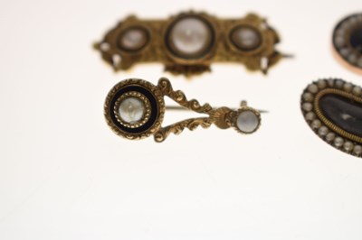 Lot 42 - Group of 19th century and later mourning brooches