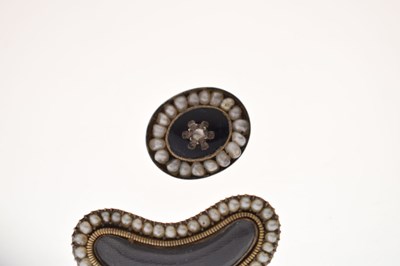 Lot 42 - Group of 19th century and later mourning brooches