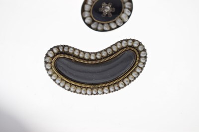 Lot 42 - Group of 19th century and later mourning brooches