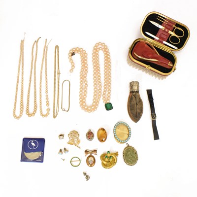 Lot 235 - Assorted costume jewellery and effects
