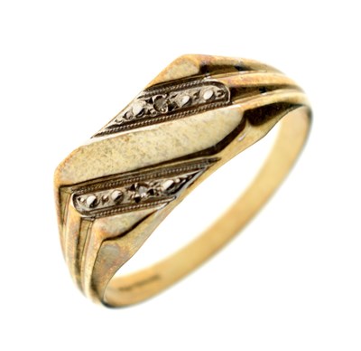 Lot 141 - Gentleman's 9ct gold signet-style ring