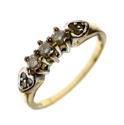 Lot 105 - Three-stone diamond 9ct gold ring