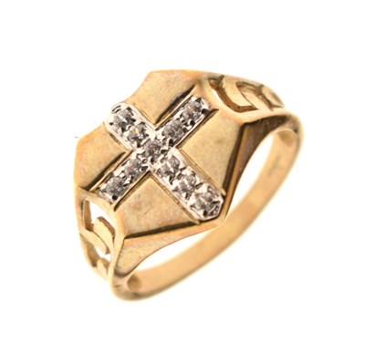 Lot 142 - Gentleman's 9ct gold stone set signet-style ring