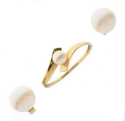 Lot 131 - Cultured pearl 18ct gold ring and a pair of cultured pearl ear studs
