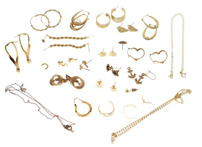 Lot 230 - Assorted pairs of gold and yellow metal earrings, plus sundry gold jewellery