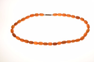 Lot 187 - Butterscotch amber beaded necklace