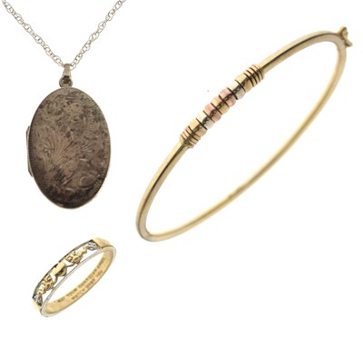 Lot 224 - Small group of 9ct gold jewellery